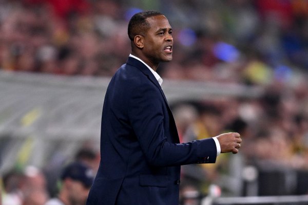 年薪180亿印尼盾！印尼媒:解雇克鲁伊维特需付合同剩余14个