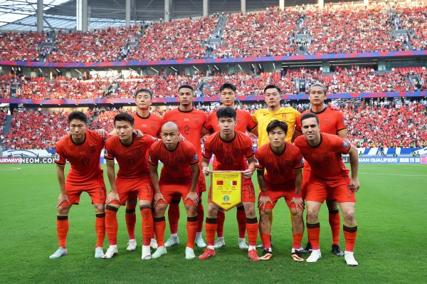 ：国足选帅大概率本月出结果，新国足11月组队踢两场赛前热身 