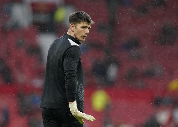 记者：纽卡和33岁守门员波普自动续约1年，他的合同将于202