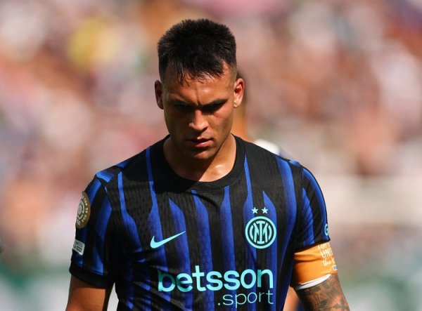 记者：尽管劳塔罗敷着冰袋，但球员伤势并不严重竞技状态  良好