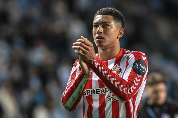 镜报：小贝林厄姆拒绝被租借至曼联，因为后者没有欧冠资格