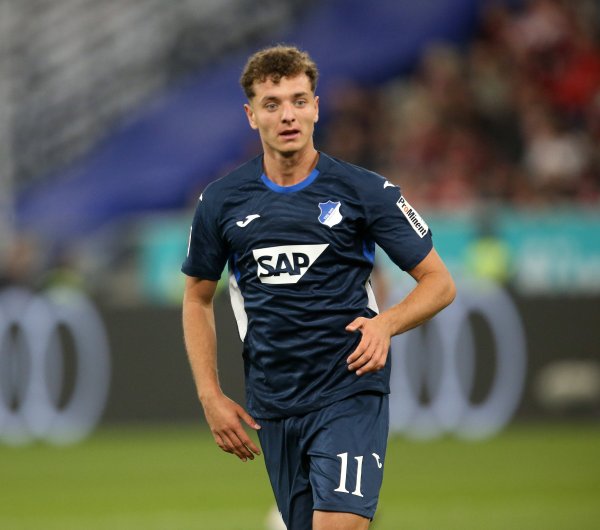 寻凯恩后备  ！德天空：拜仁有意霍村23岁五号位阿斯拉尼，巴