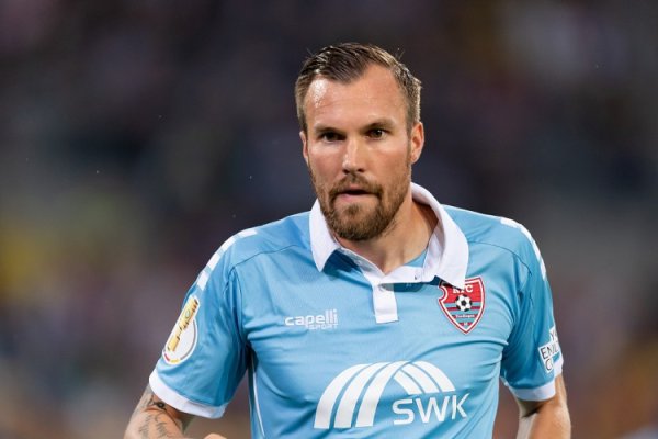 37岁继续踢！“大十字”格罗斯克洛伊茨签约德国第7级别职业联