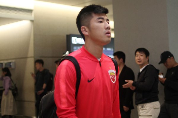 记者：海港这场亚冠最可惜，但凡人员稍微齐整些多半问题不大