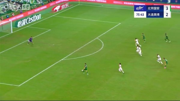 这都没进！塞鸟单刀赴会一片开阔地，最后调整射球  一脚踢飞