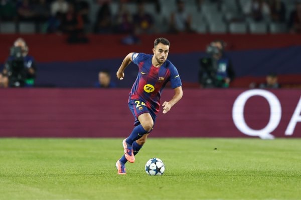 世体：埃里克-加西亚将担任杆位右后场球员 莱万可能取代费兰杆