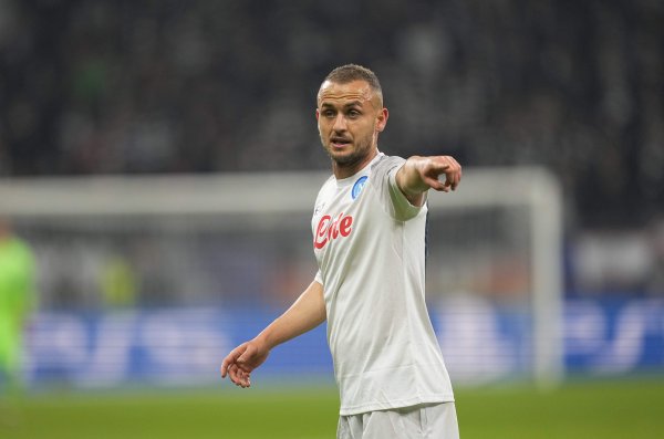 经纪人：洛博特卡明夏可能离开那不勒斯，30岁在孔蒂手下射门很难